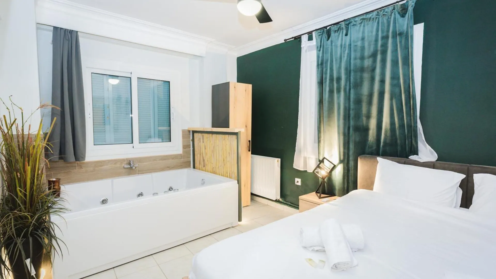 Stylish Apt W Jacuzzi, 5 Min To White Tower Thessaloniki Apartment